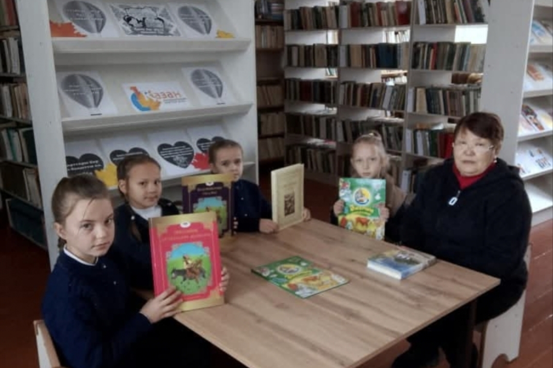 2025 жылғы 1 қазан күні   «Лавровка  орта мектебі» КММ-де  «Оқуға құштар  мектеп» жобасын іске асыру мақсатында кітапханашы Копешова Ш.М. бастауыш сынып оқушыларымен бірге Қарттар күніне орай «Әжемнің ертегілері» атты іс-шара өткізді.  Іс-шараның мақсаты 