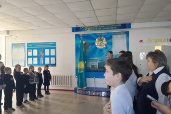 Торжественная линейка посвящённая Дню Республики Казахстан